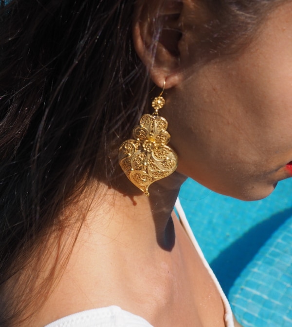 Boucles d'oreilles dorées ajourées coeur de Viana réalisées à la main au Portugal
