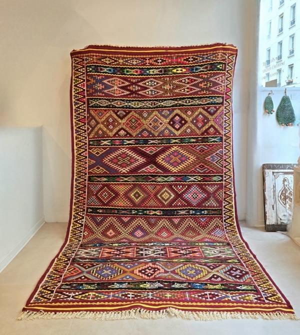 Grand tapis Mozabite Algérien fait main aux tons rouges et motifs Amazigh de couleurs vives