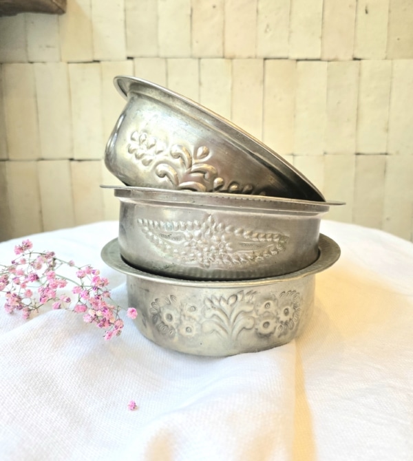 Bol de hammam vintage avec motifs en relief fait main en Algérie